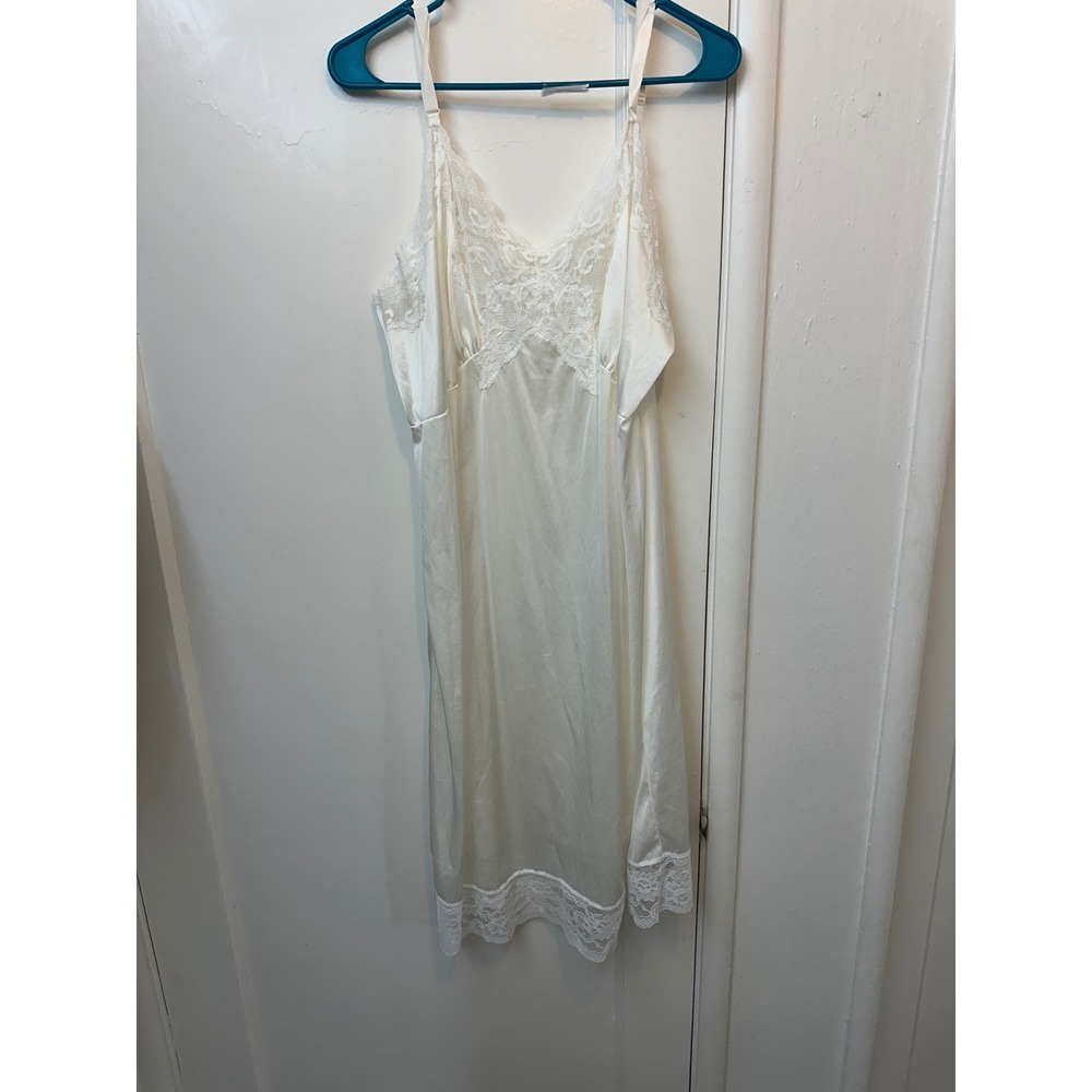 Vintage Antron III Ivory Lace Trim Full Slip Size 46 Adjustable Straps 32-6934